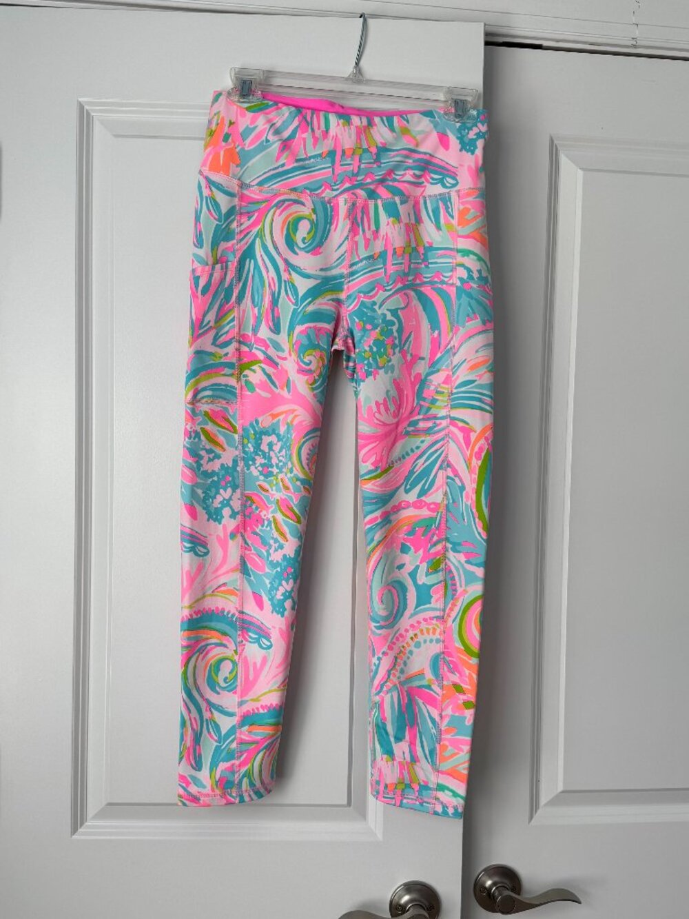 Lilly Pulitzer Luxletic Weekender High Rise Midi in Carnivale Coral Size Medium